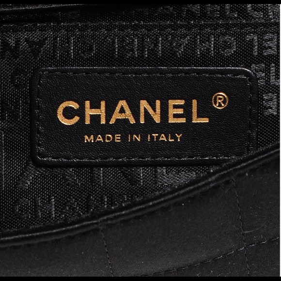 SOLD Authentic Chanel Mini Chocolate Bar Quilted Bag - Picture 4 of 12